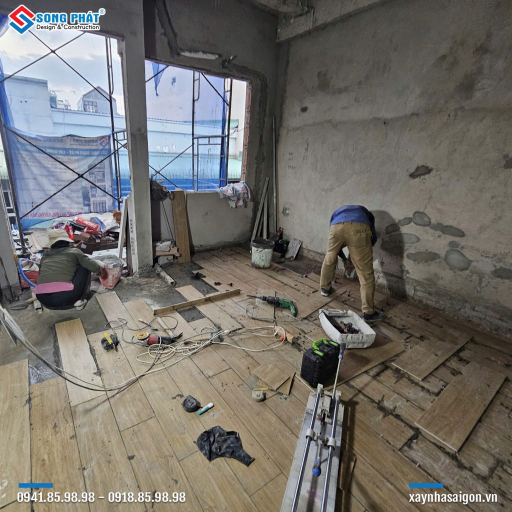 25/10 Ốp nền phòng ngủ trước lầu 1