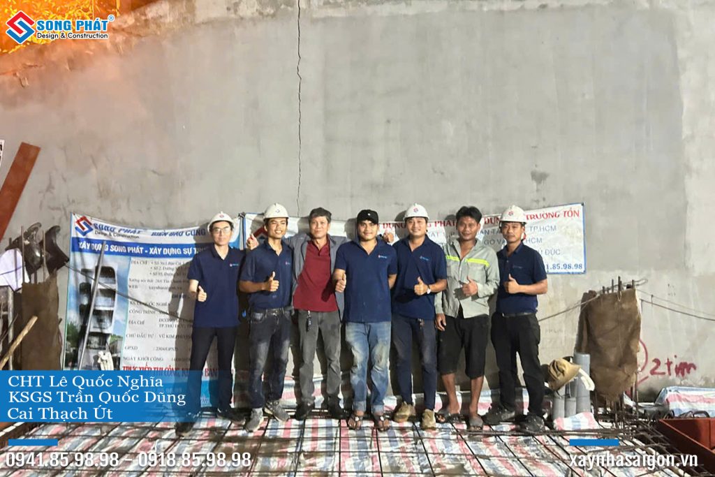 CĐT cùng đội ngũ Song Phát nghiệm thu thép sàn, giám sát quá trình đổ bê tông