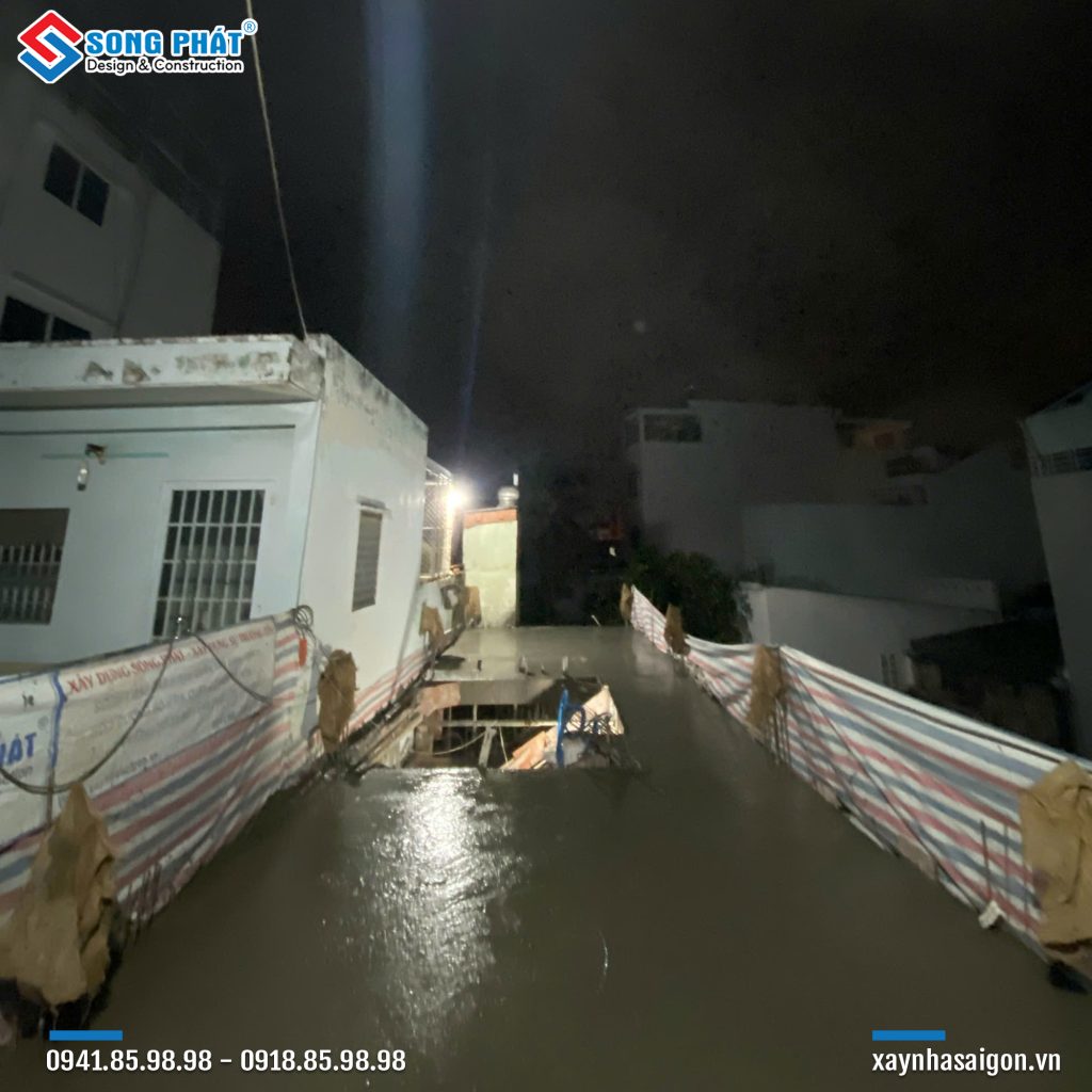 12/10 đổ bê tông sàn lầu 2