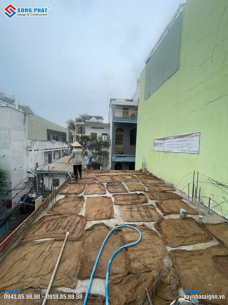 Bao che. tưới ẩm bảo dưỡng bê tông sàn 