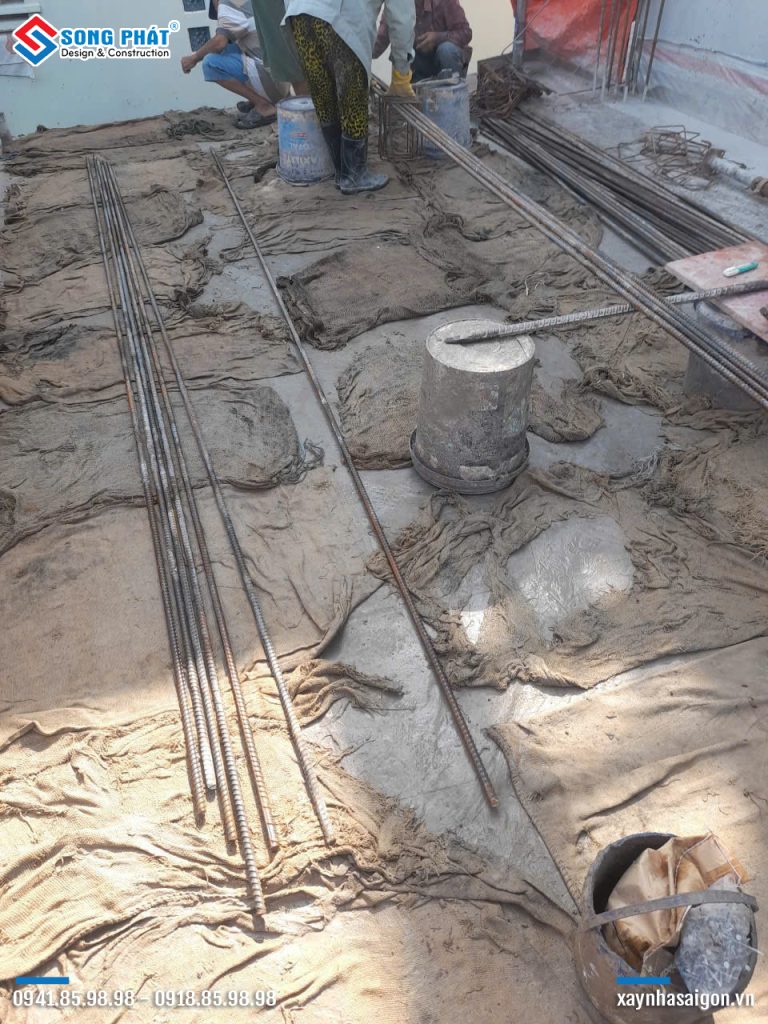 Bao che, tưới ẩm bảo dưỡng bê tông sàn 