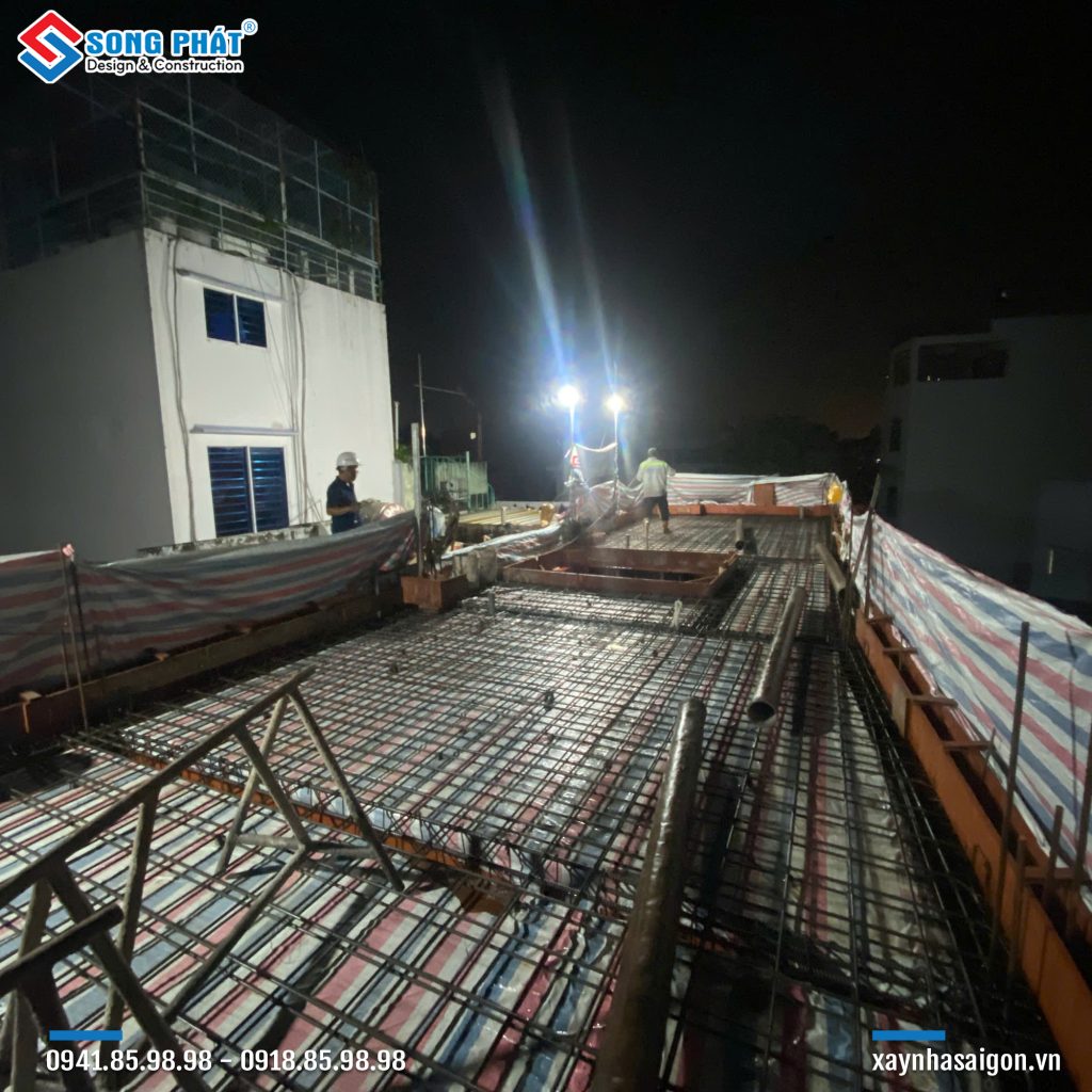 02/11 Hoàn thiện đi thép sàn sân thượng