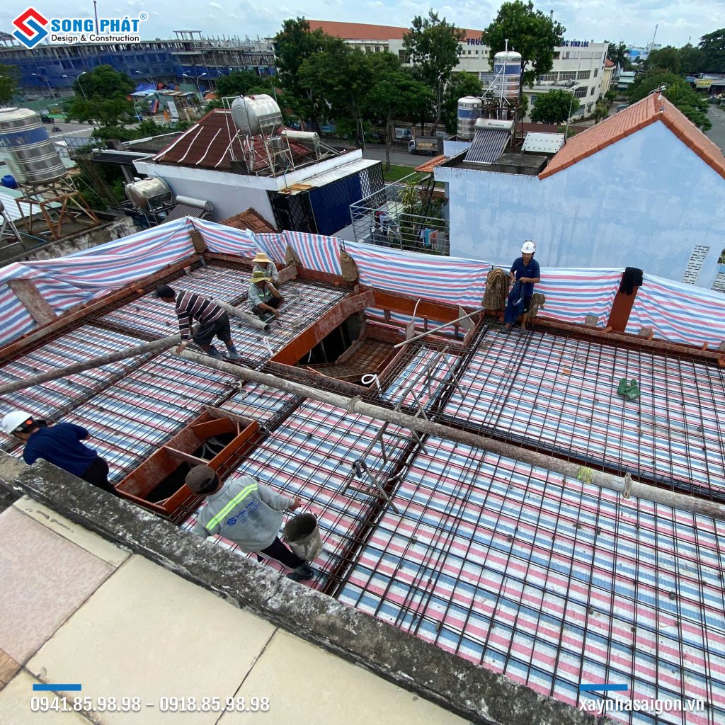 17/08 Hoàn thiện đi thép sàn sân thượng 