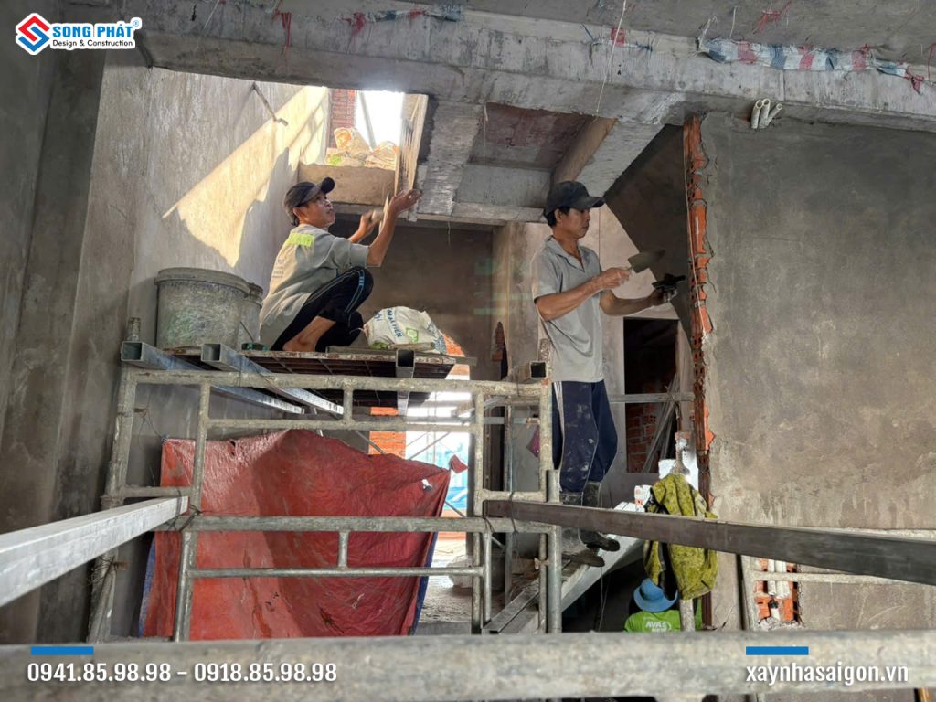 10/01/2026 Thi công tô tường lầu 2