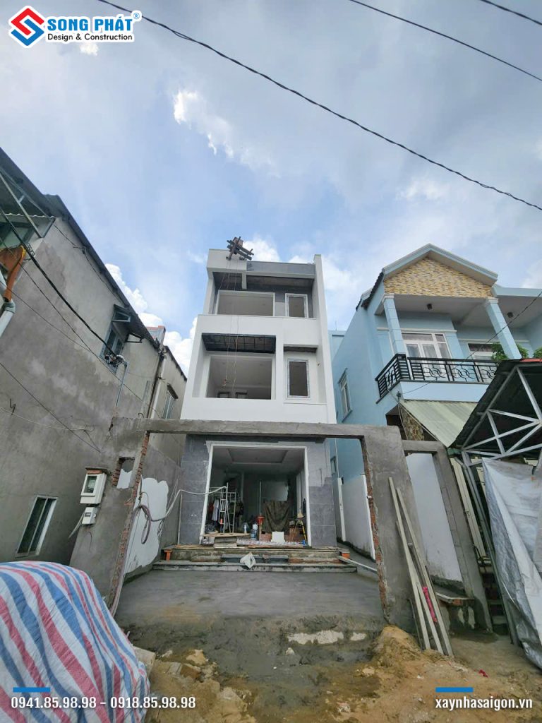 09/10 Cán nền sân trước sau 