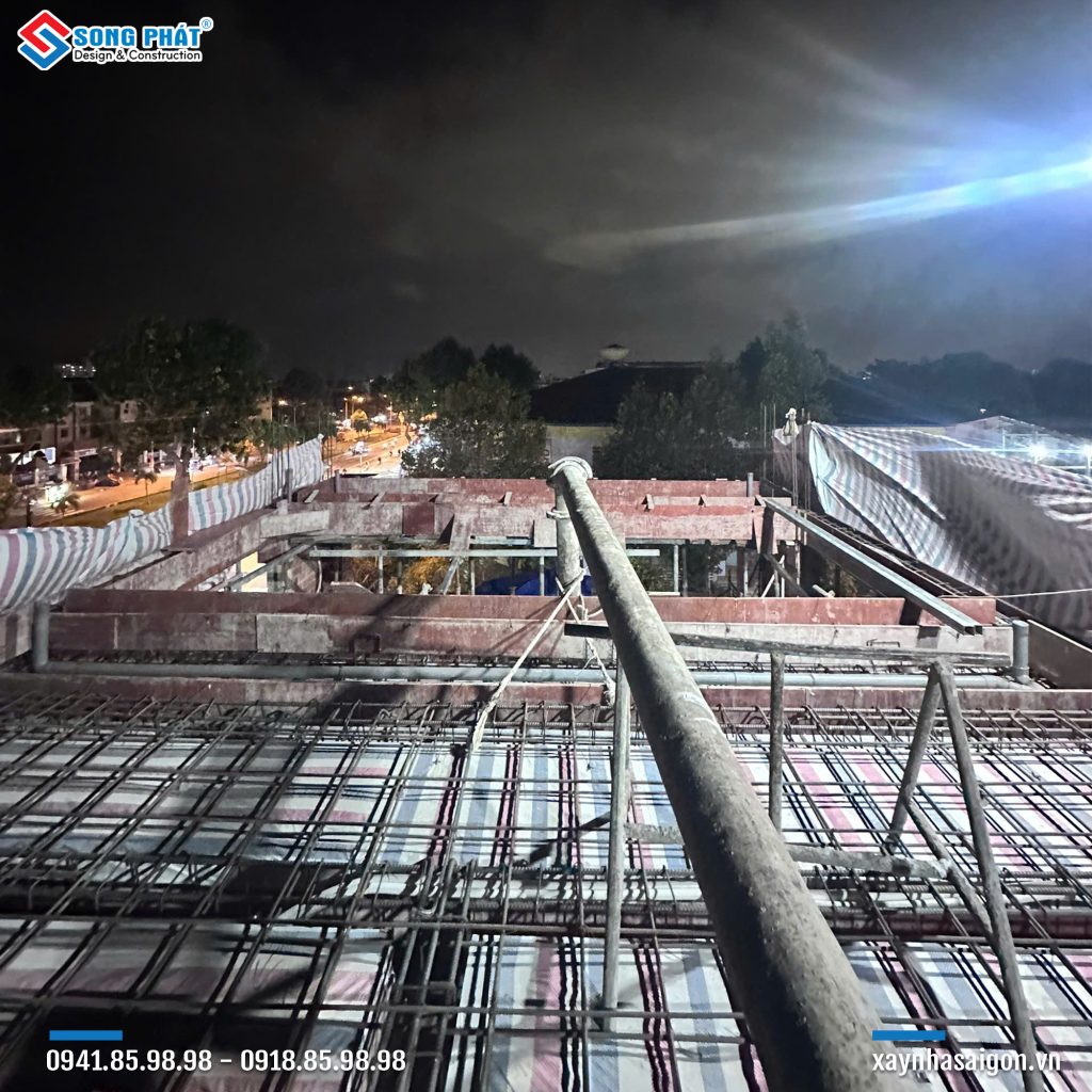 28/08 Hoàn thiện đi thép sàn mái 