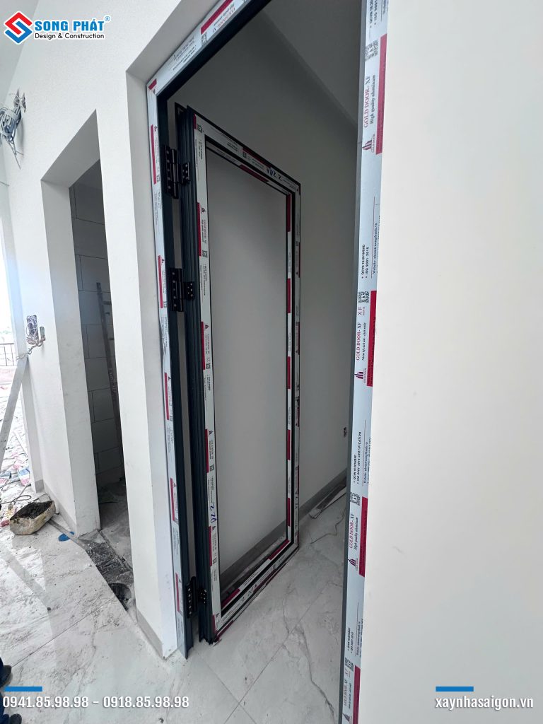 09/10 Thi công lắp đặt cửa nhôm kính
