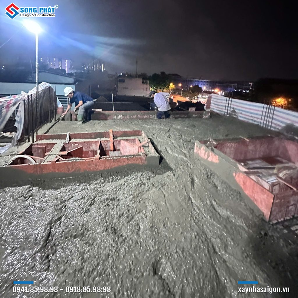 29/08 Đổ bê tông sàn mái