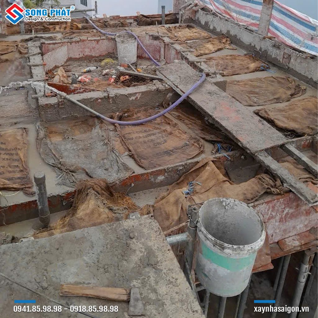 Bao che, tưới ẩm bảo dưỡng bê tông sàn 