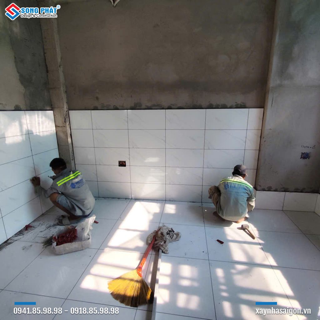 09/10 Ốp gạch phòng ngủ lầu 2