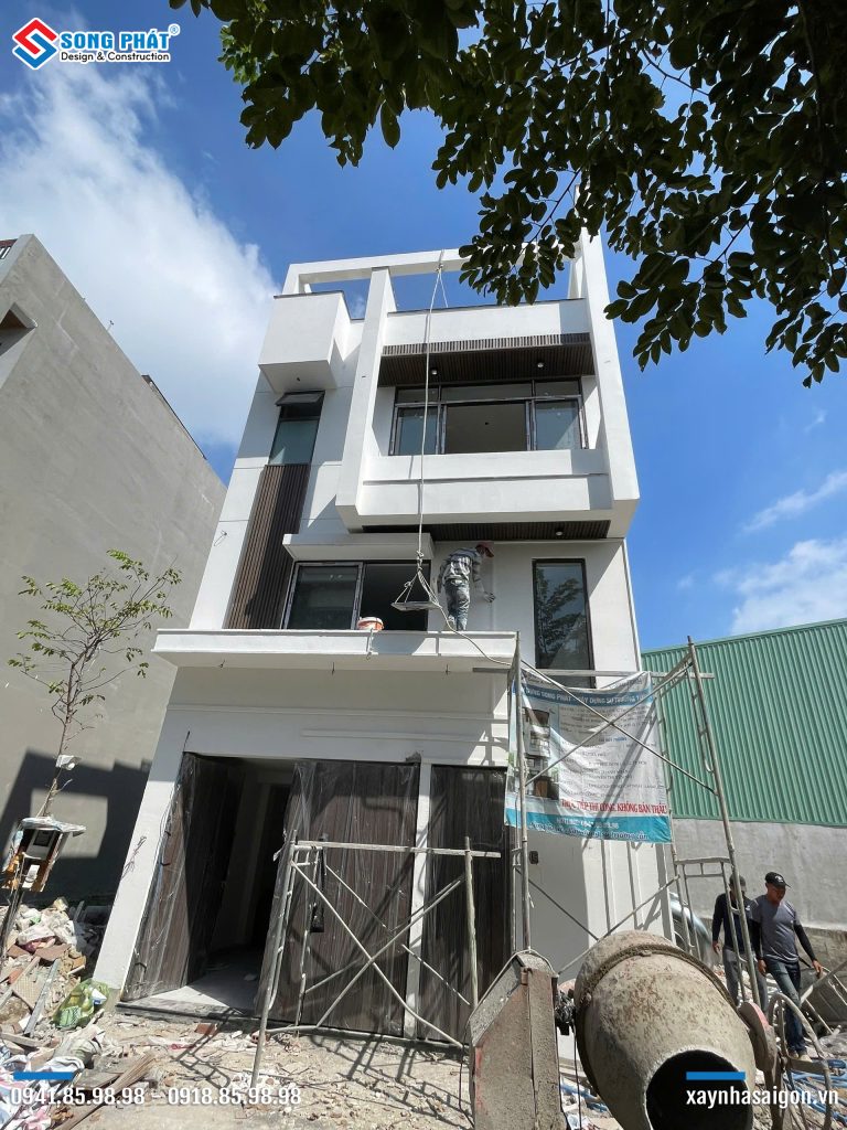 09/10 Thi công bả bột, sơn lót mặt tiền 