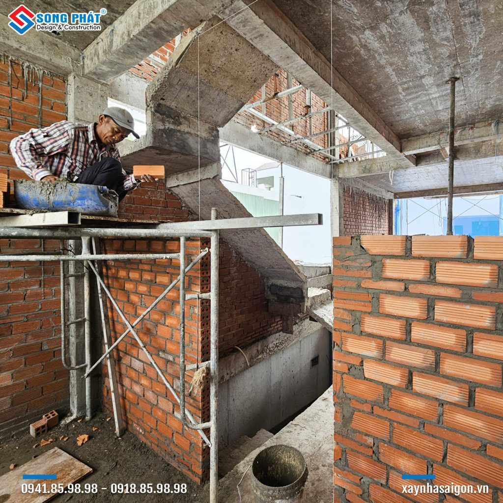 04/11 Xây tường ngăn các lầu 