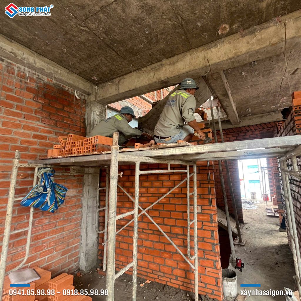 26/09 Xây tường ngăn lầu 1