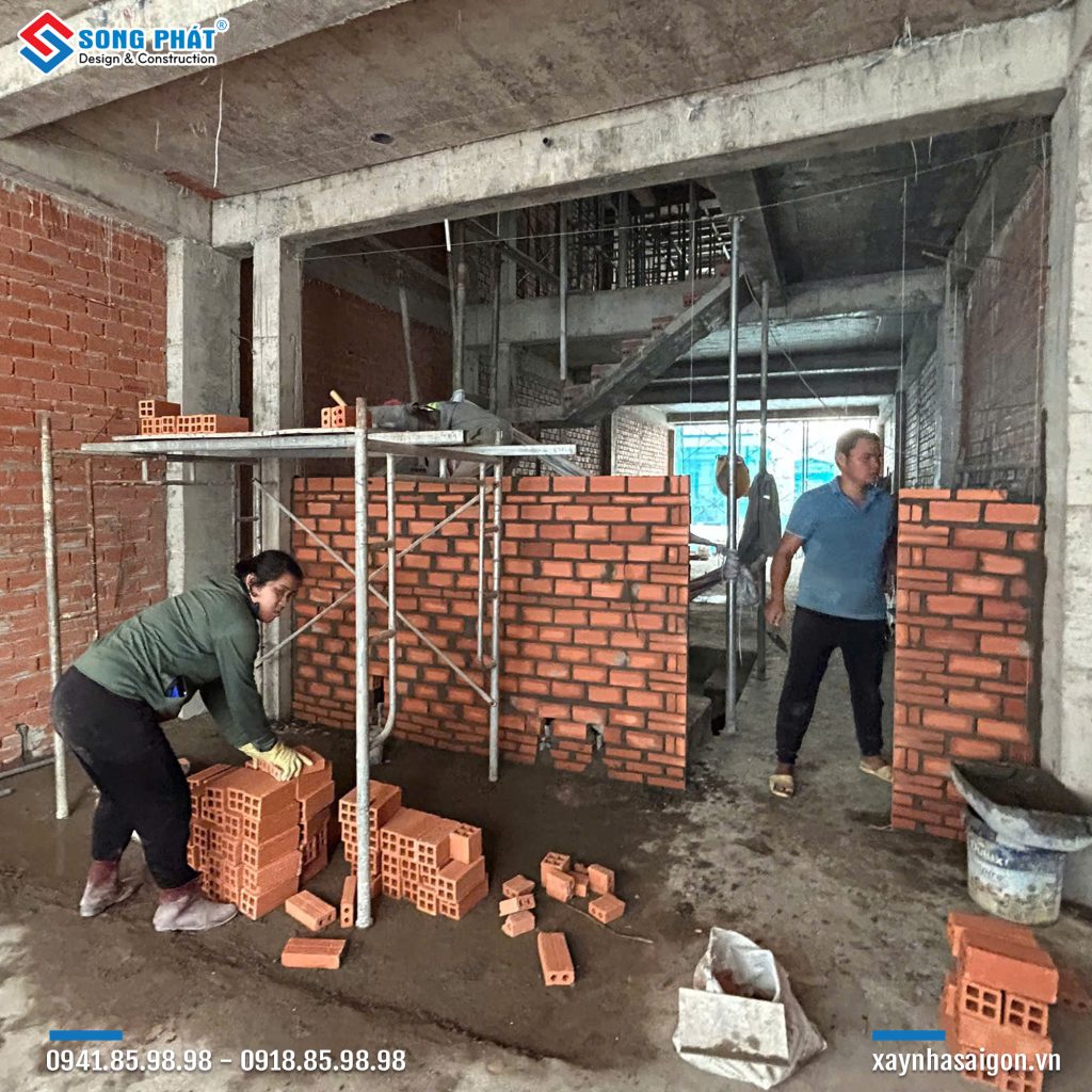 11/10 Xây tường ngăn các lầu 