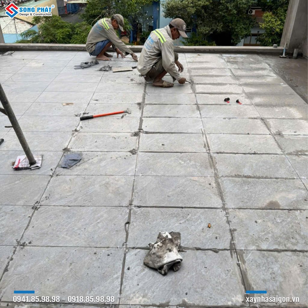 15/10 Ốp lát gạch sàn lầu 2