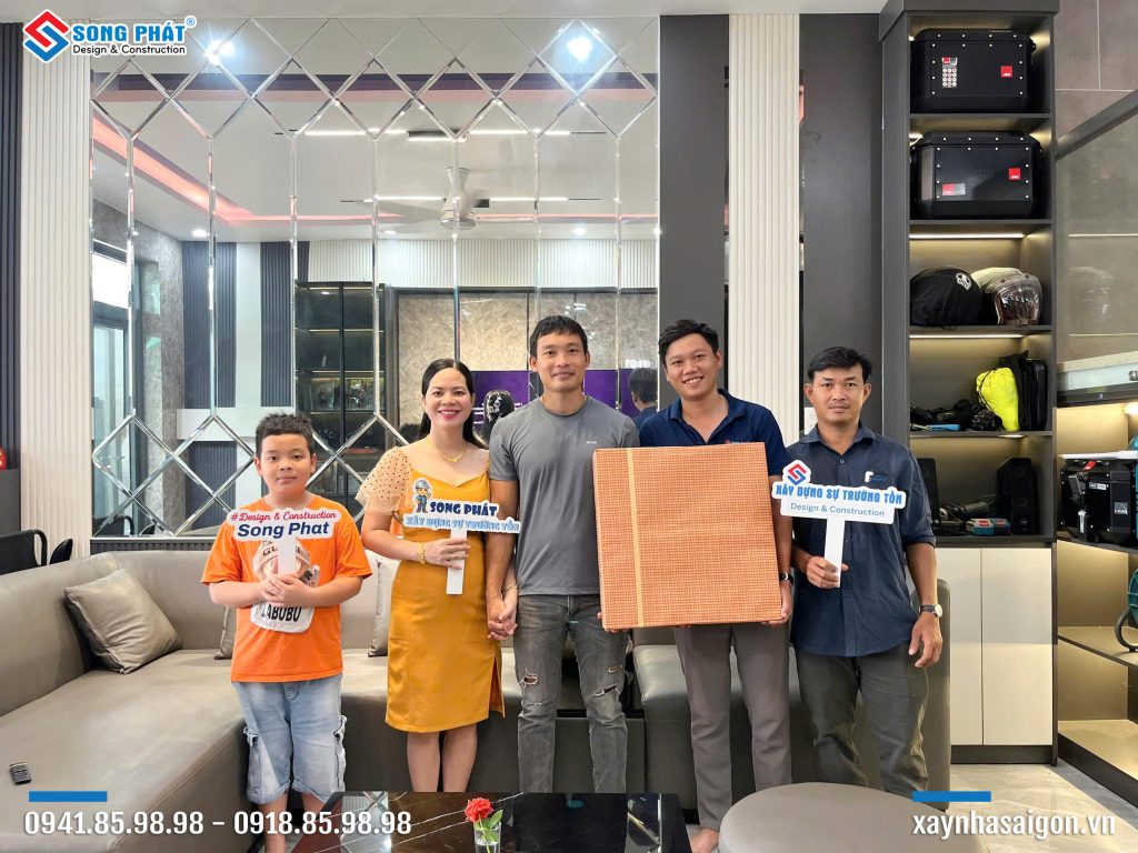 08/11 Bàn giao nhà mới cho gia đình anh Tòng 