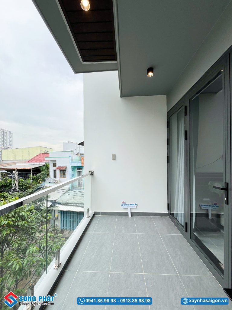 Ban công rộng thoáng được chừa đúng mật độ xây dựng