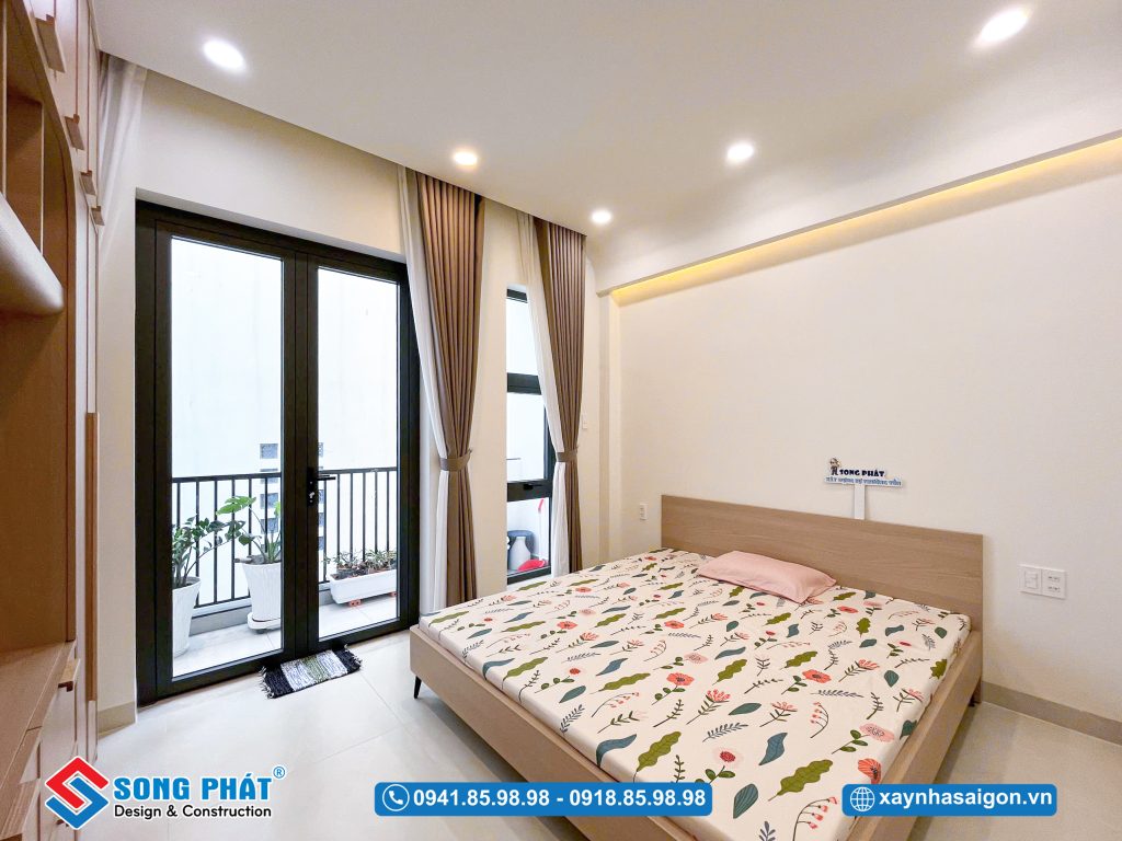 Phòng ngủ với tone màu be trung tính mang lại cảm giác ấm áp 