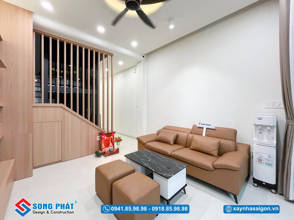 Bộ ghế Sofa với tông nâu đơn giản, êm và dễ phối với tổng thể phòng khách.