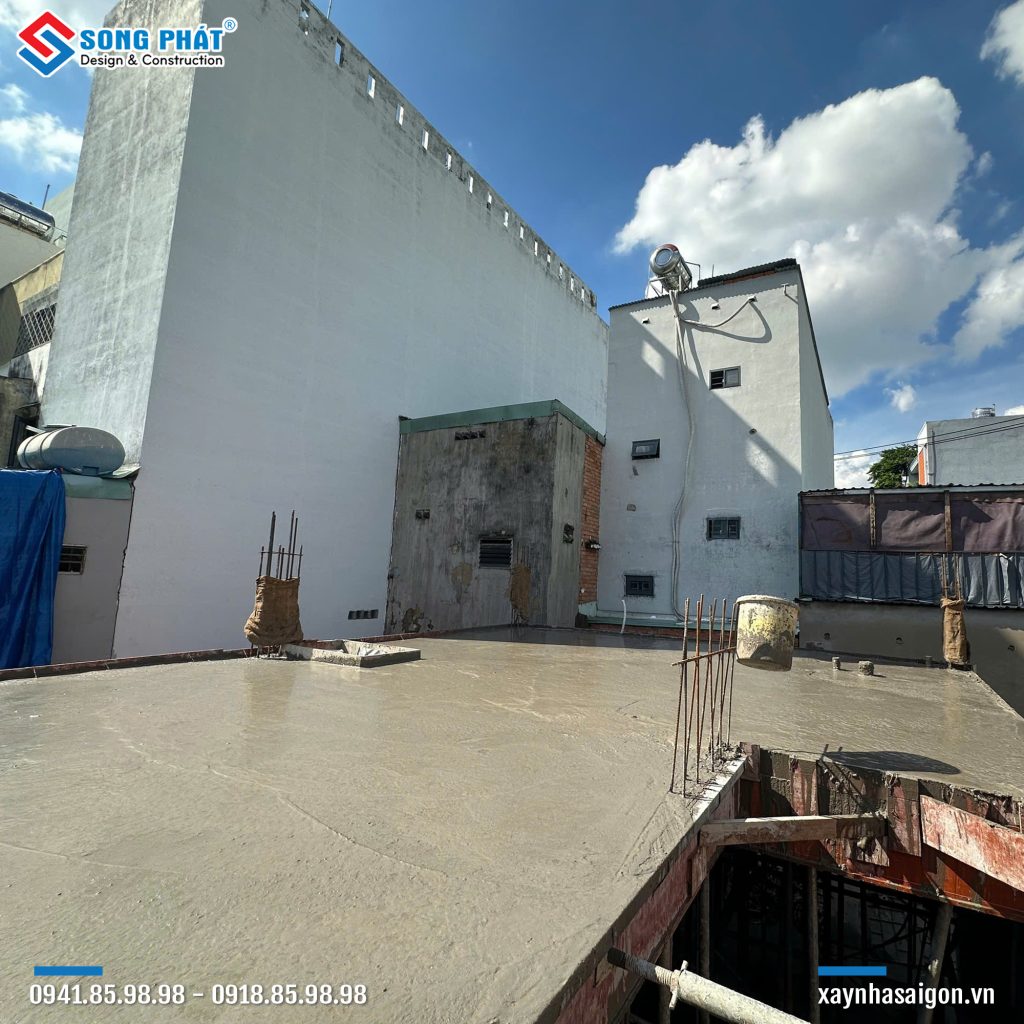 15/09 Đổ bê tông sàn lầu 1