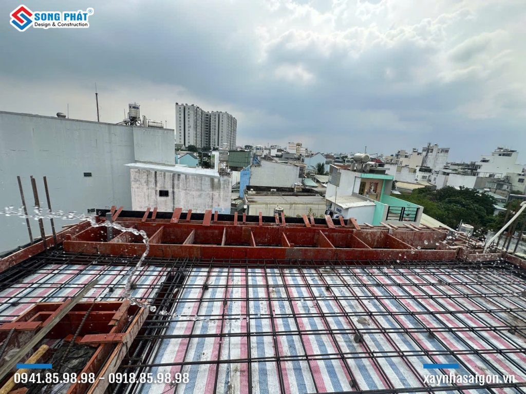 24/10 Hoàn thiện đi thép sàn mái