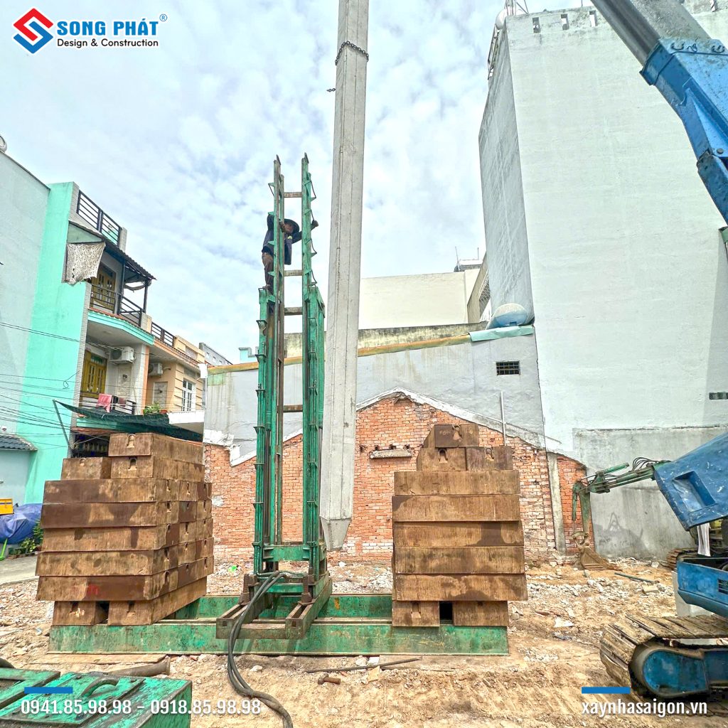 13/08 Thi công ép cọc