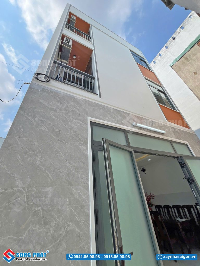 Mặt tiền sau với đường nét gọn gàng, tổng thể hài hòa – đúng chuẩn nhà phố hiện đại.