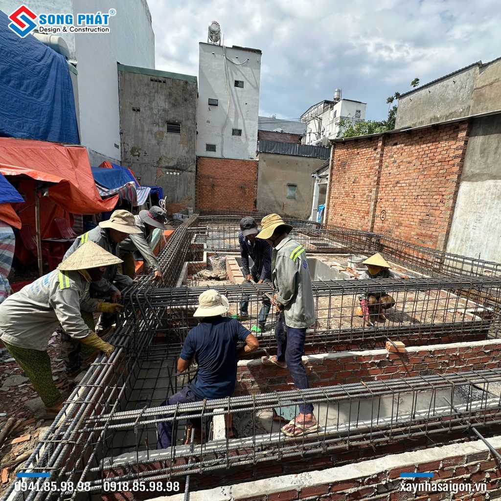 27/08 Đi thép giằng móng