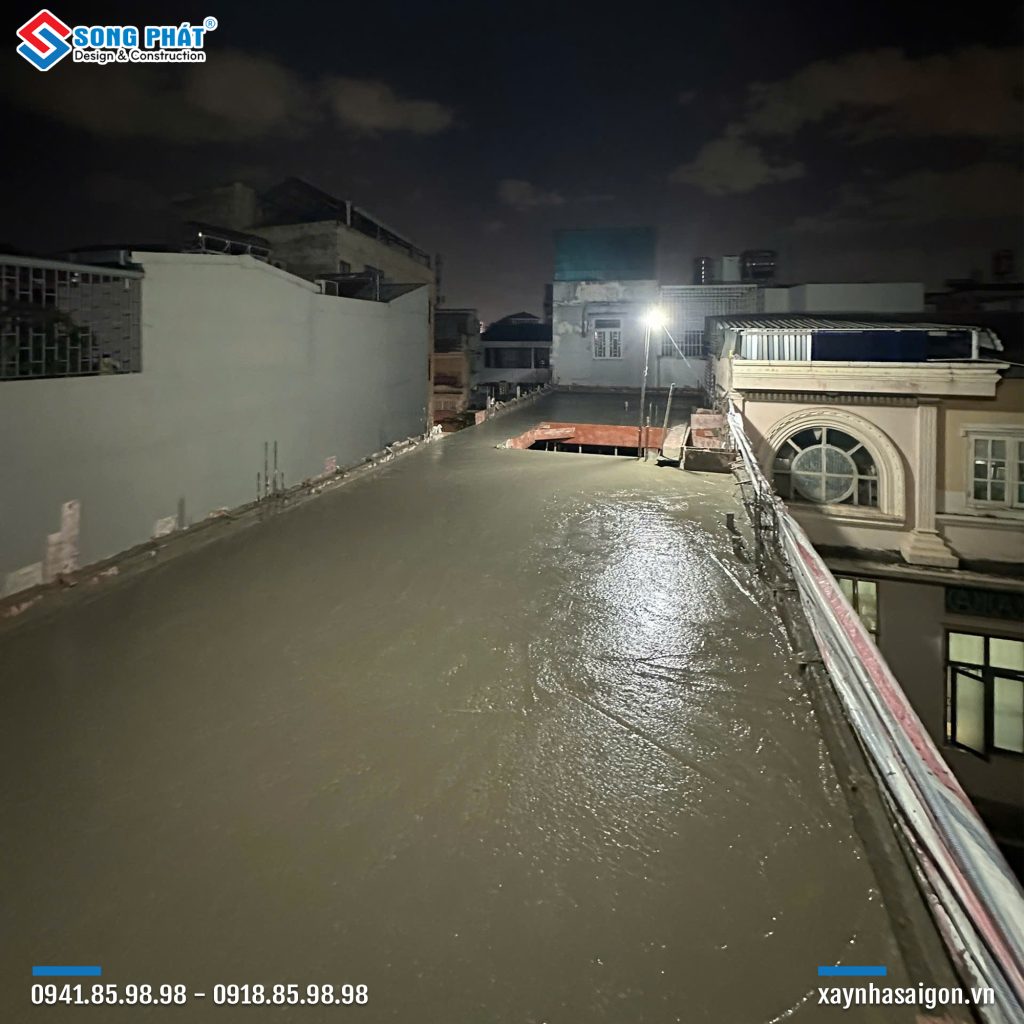 Đổ bê tông sàn sân thượng