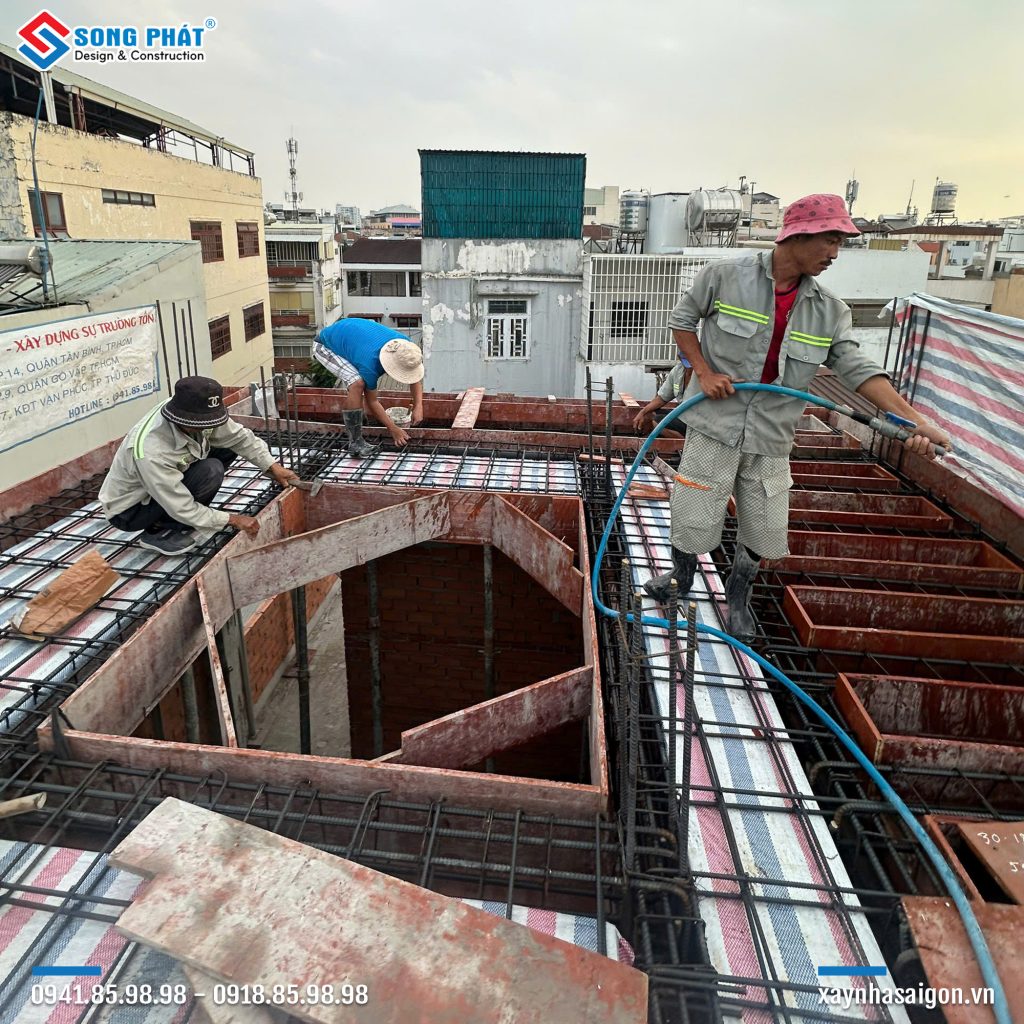 11/02 Hoàn thiện đi thép sàn mái
