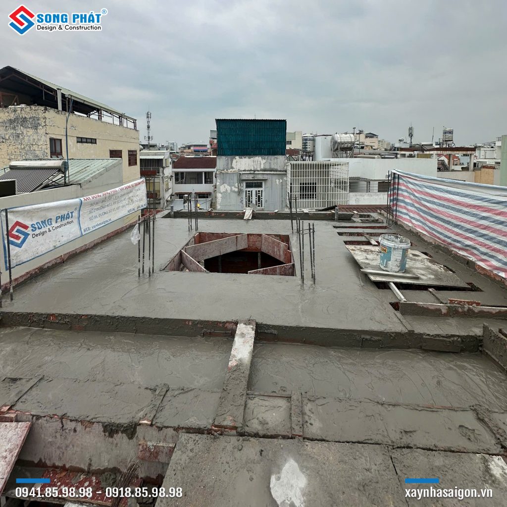 11/02 Đổ bê tông sàn mái