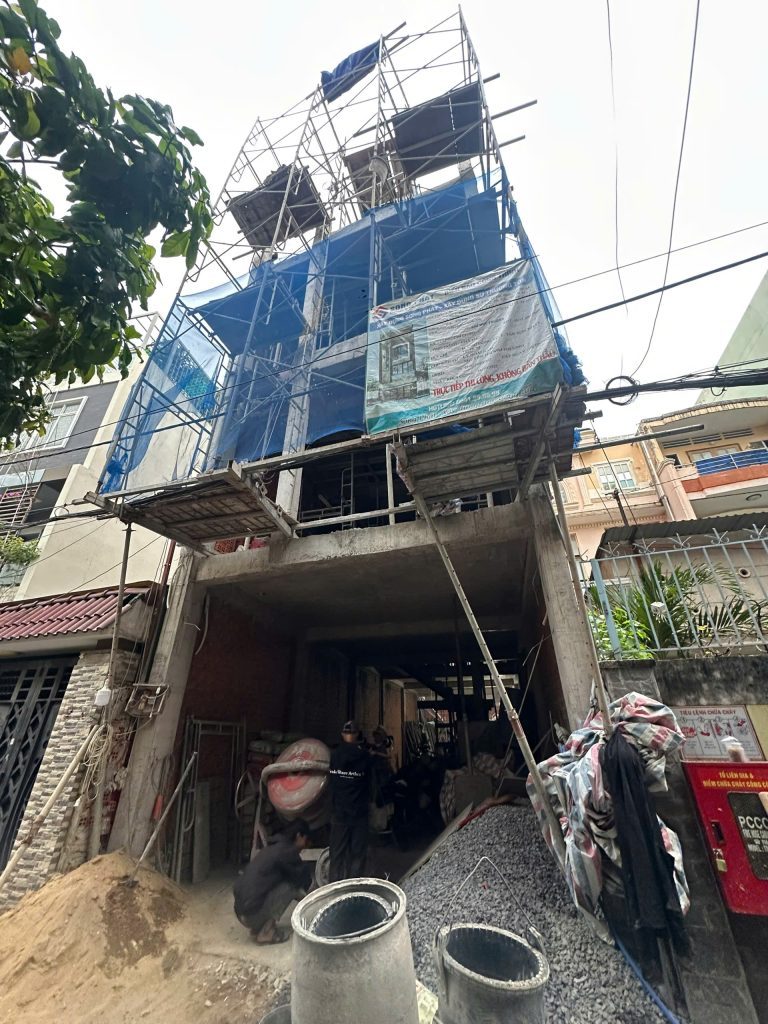 Mặt tiền nhà chị Phượng chưa thi công