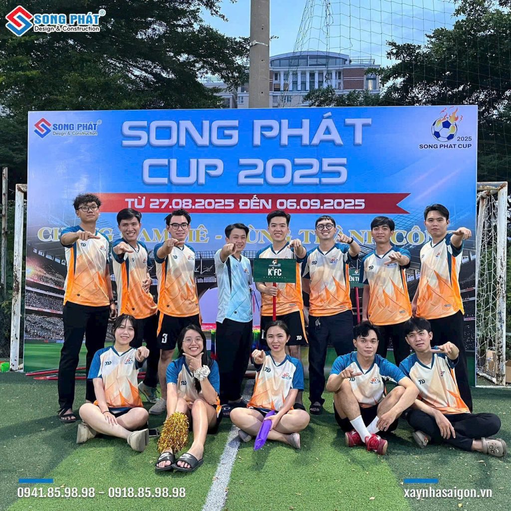 K2FC - Team văn phòng cùng các cổ động viên 