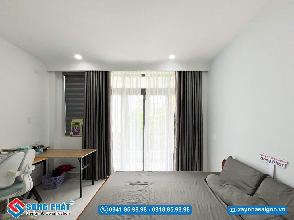 Ánh sáng được kiểm soát vừa đủ, tránh chói.