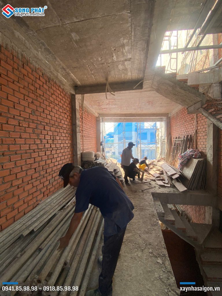 03/03 Tháo coffa sàn lầu 2