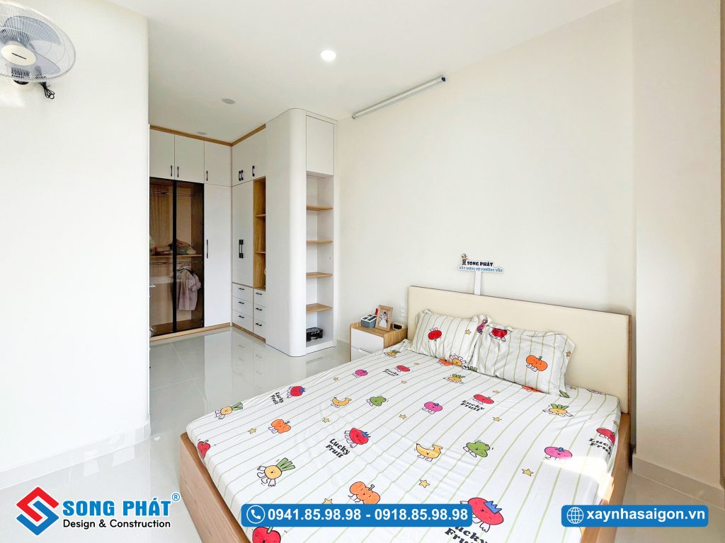 Tủ làm gọn về 1 bên, không chiếm nhiều không gian.