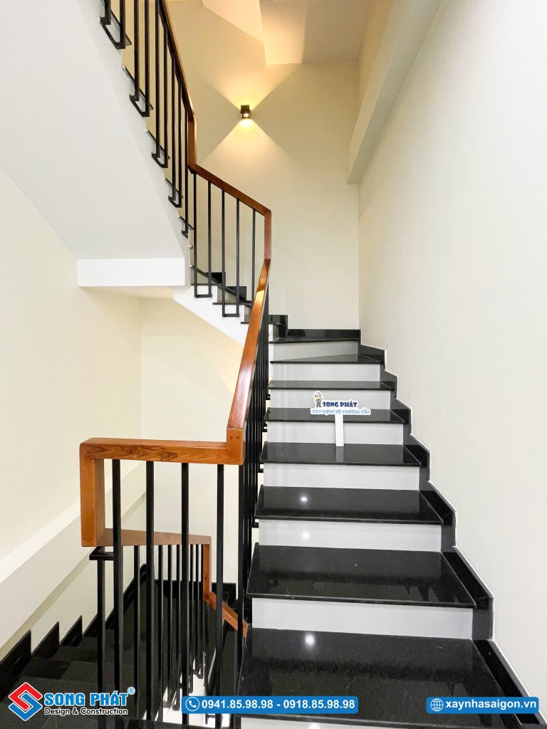 cầu thang được thiết kế tinh gọn, tối giản