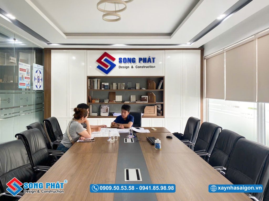 Gia đình anh Văn đến tư vấn trực tiếp tại văn phòng