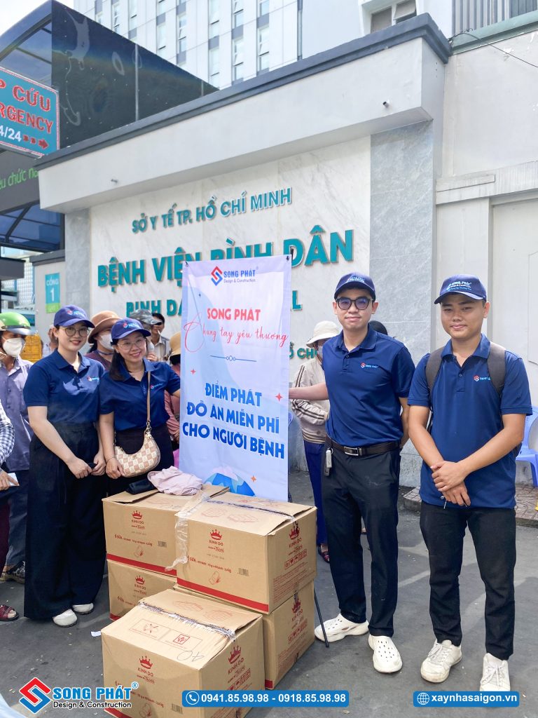 Tại điểm trao quà ở bệnh viện Bình Dân, đội ngũ Song Phát đã sẵn sàng