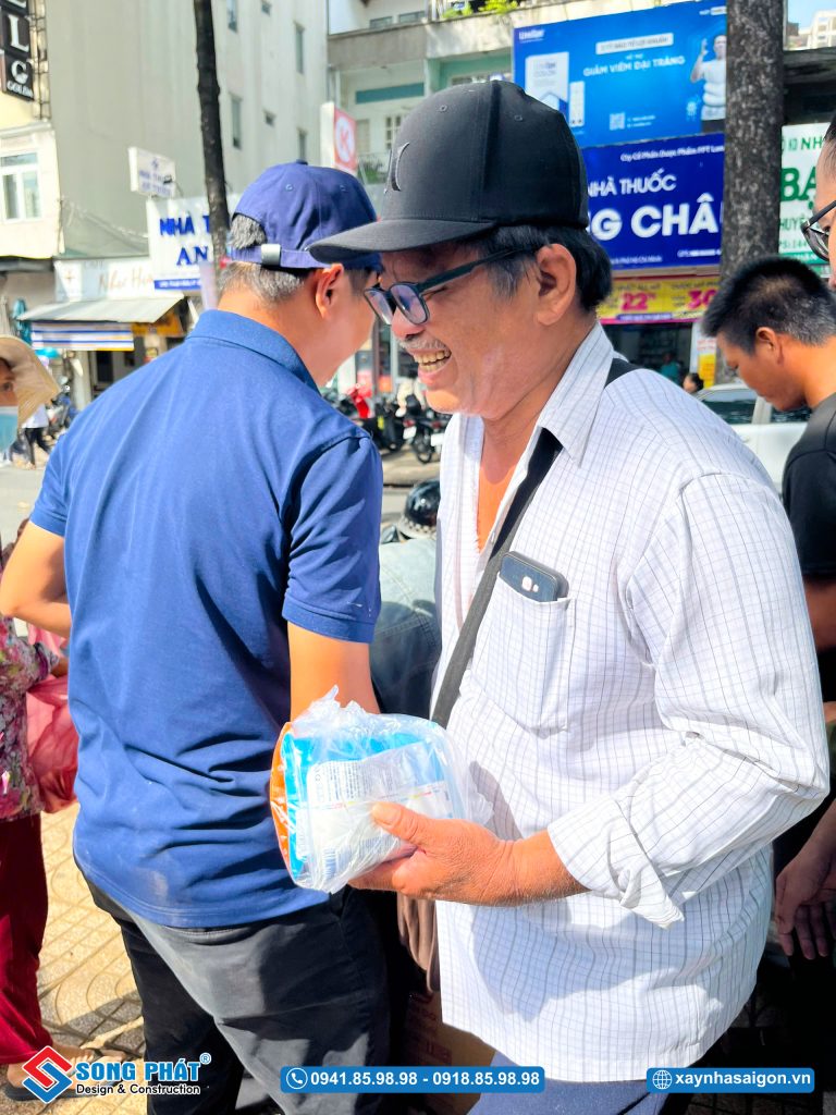 Nụ cười và lời cảm ơn chân thành là nguồn động lực để Song Phát tiếp tục những hành trình thiện nguyện tiếp theo
