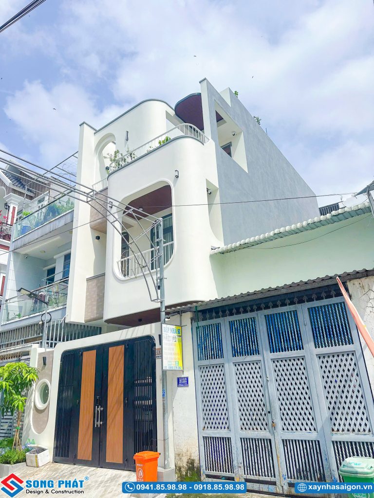 Góc nhìn nghiêng toàn cảnh kiến trúc mặt tiền nhà phố.