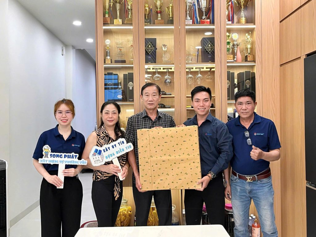 23/03 Đội ngũ Song Phát đến bàn giao nhà cho gia đình chú Tài 