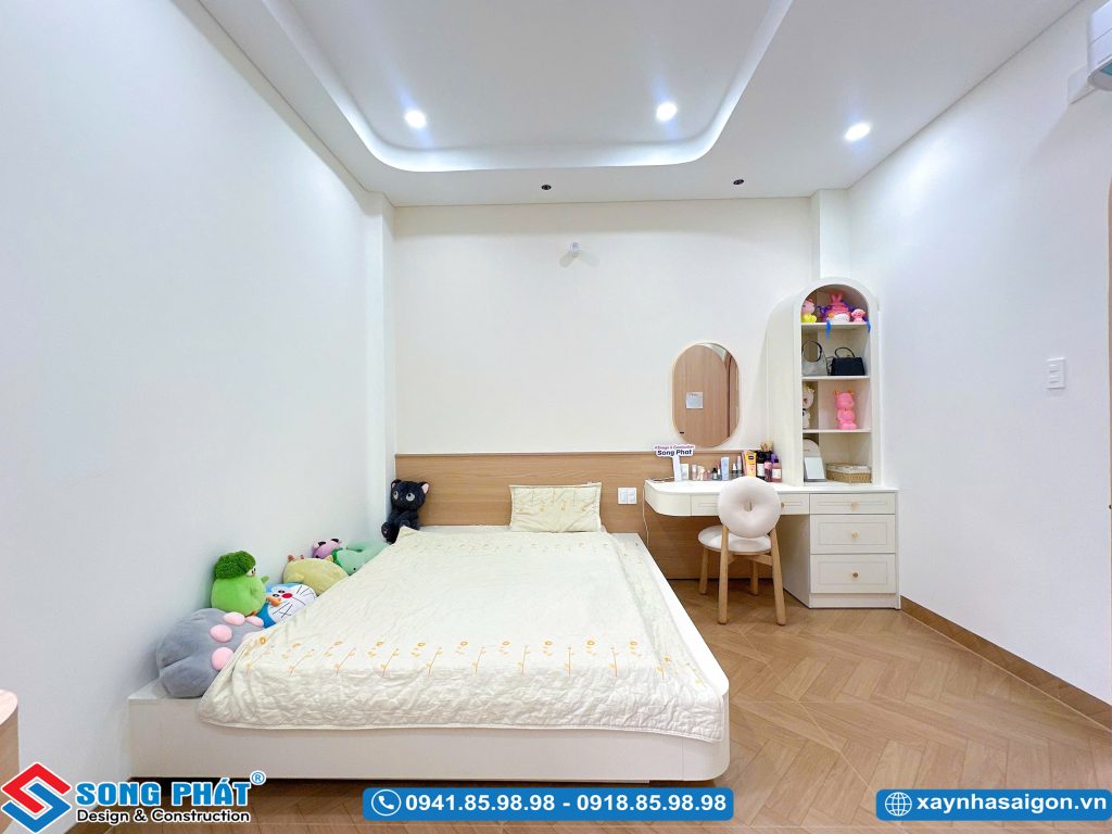 Phòng ngủ bé gái tone trắng - gỗ nhã nhặn dễ thương.