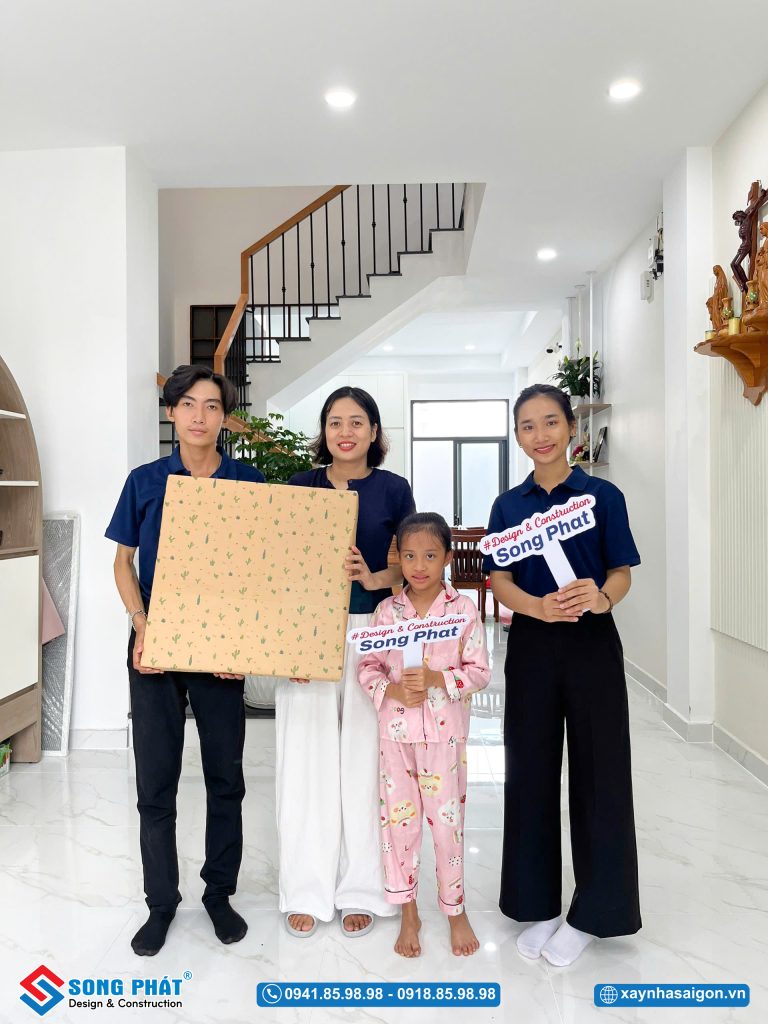 23/05 đội ngũ Song Phát đến tặng quà bàn giao nhà mới cho gia đình anh Công