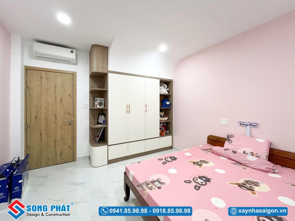 Phòng ngủ được trang trí với tone màu yêu thích của con 