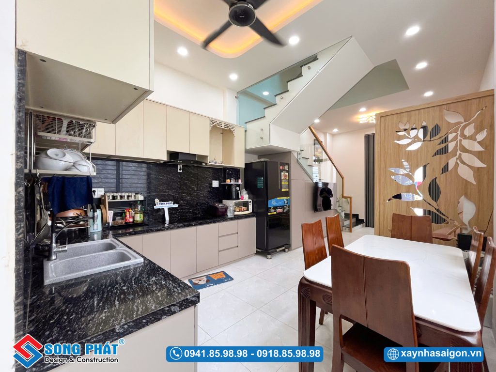 Bếp ăn sau tầng trệt