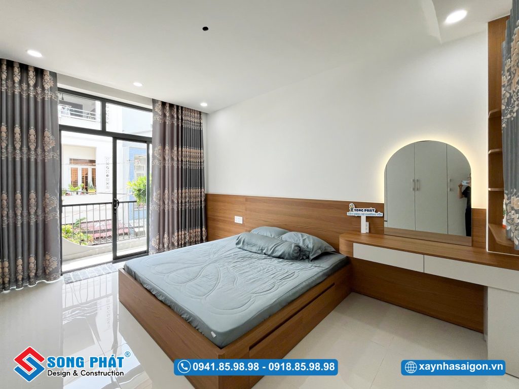 Phòng ngủ trước lầu 1, lấy sáng nhờ ban công 