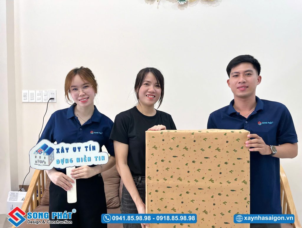Đội ngũ Song Phát đến bàn giao nhà mới cho gia đình anh Thiện 