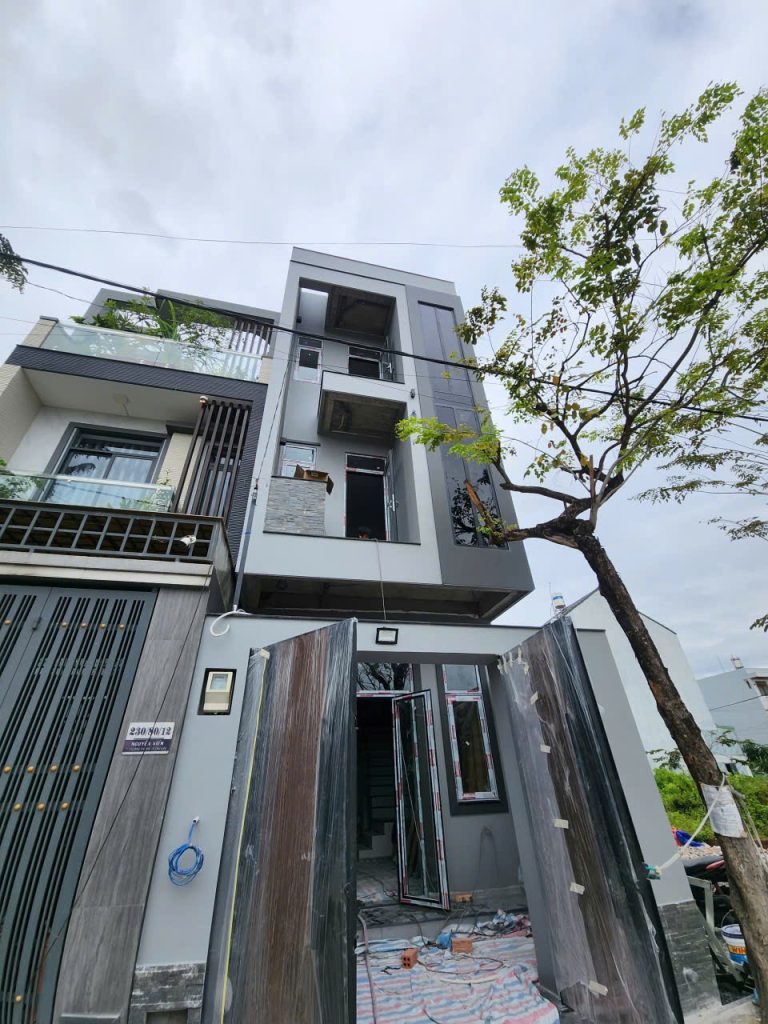 Mặt tiền nhà anh Vũ chờ bàn giao