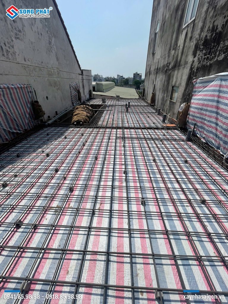 25/03 Hoàn thiện đi thép sàn lầu 2